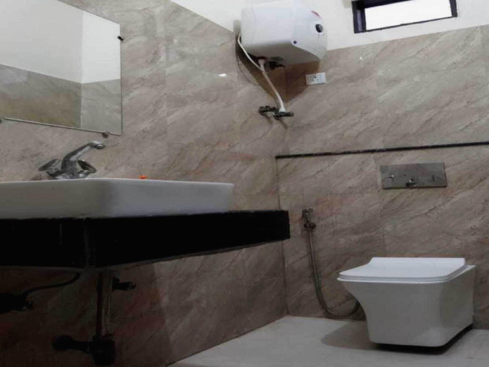 Hotel O G Hotel Happy Home Aligarh Ngoại thất bức ảnh